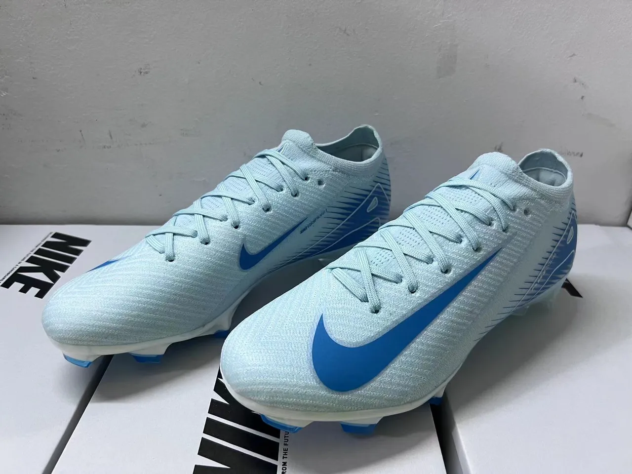 Nike Blue Transparent Low-Cut Sock-Fit Upper Flyknit-Style Engineered Mesh Firm-Ground Soccer Shoes 17