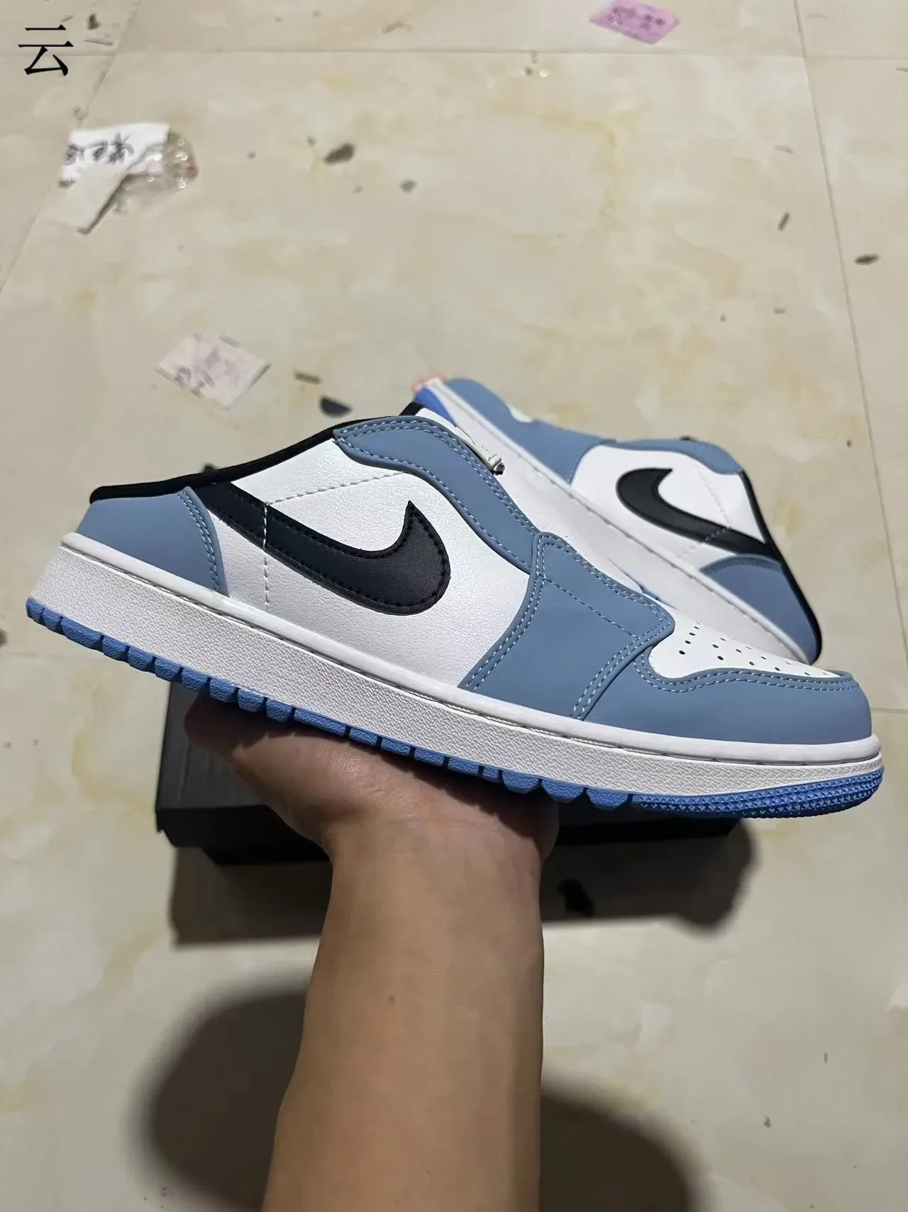 Nike Blue White Laceless Slip-On Color-Blocked Leather Upper Sneakers 1