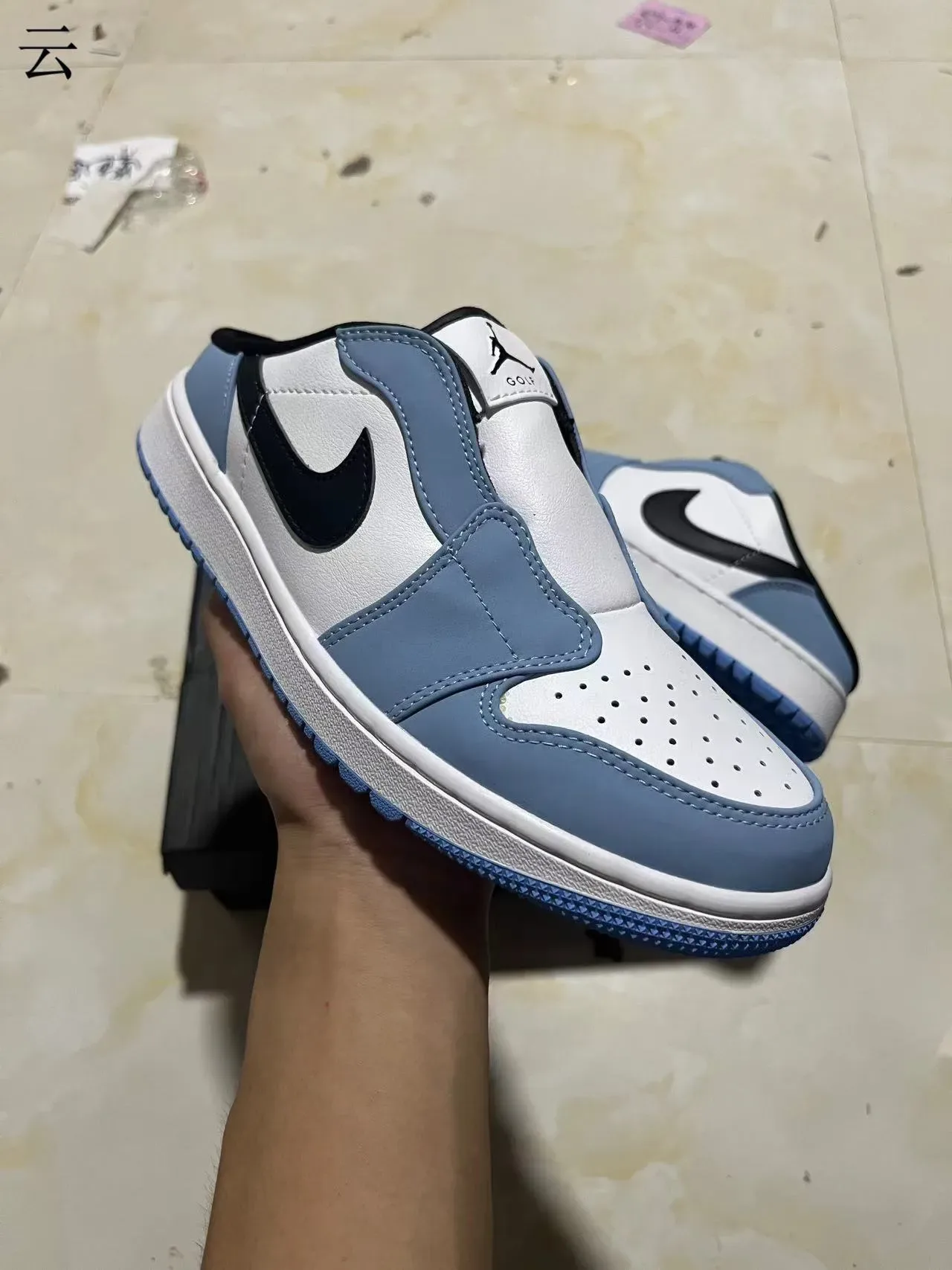 Nike Blue White Laceless Slip-On Color-Blocked Leather Upper Sneakers 2