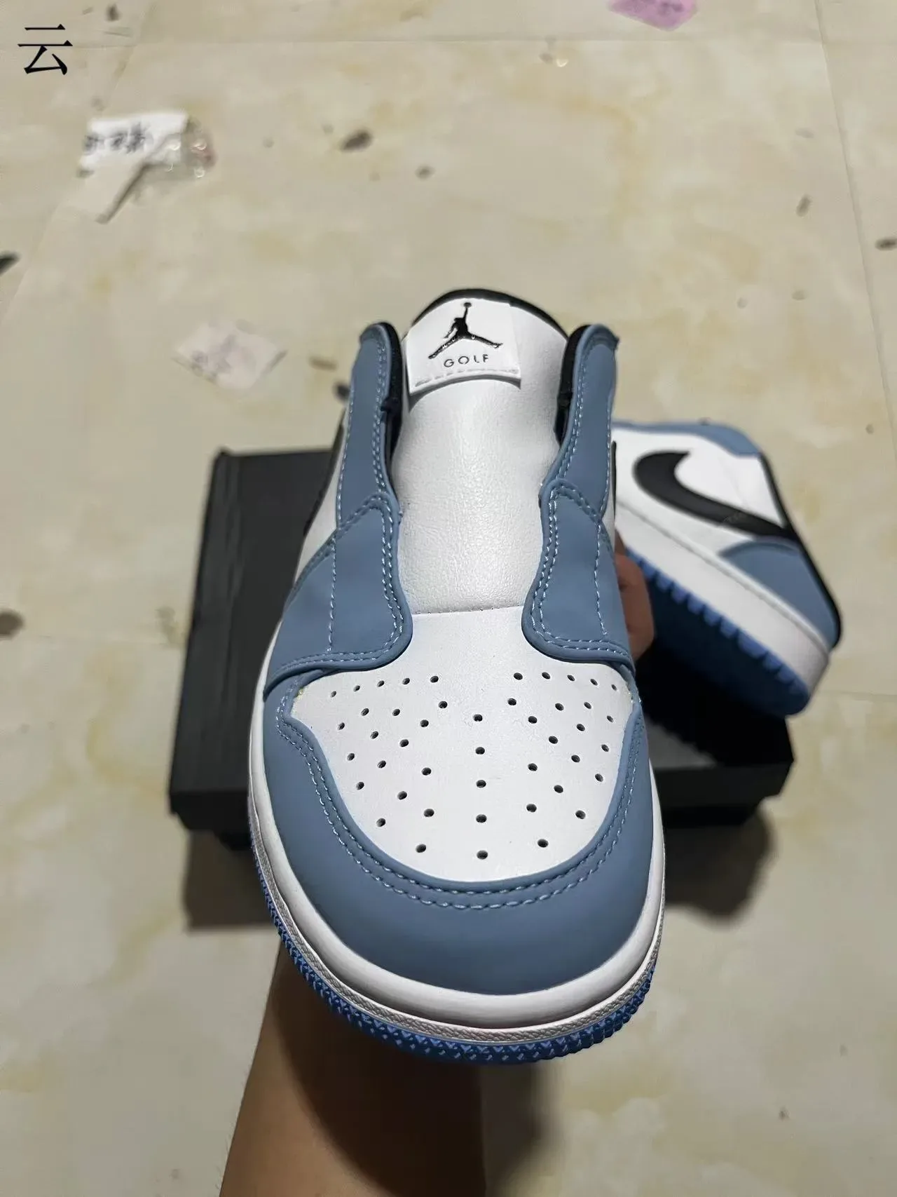Nike Blue White Laceless Slip-On Color-Blocked Leather Upper Sneakers 3