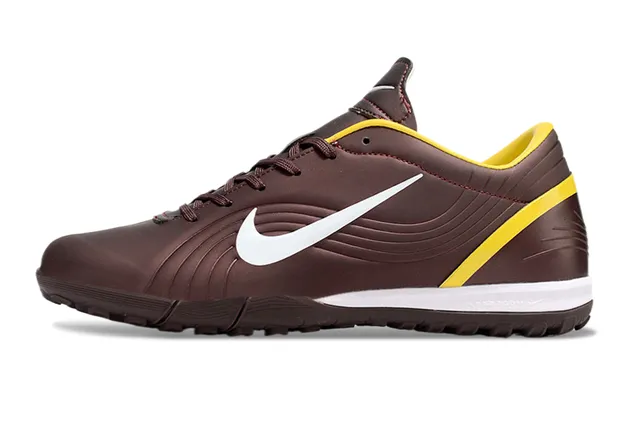 Nike Chaussures de football indoor marron jaune à talon bas avec tige synthétique et panneaux texturisés à nervures 6