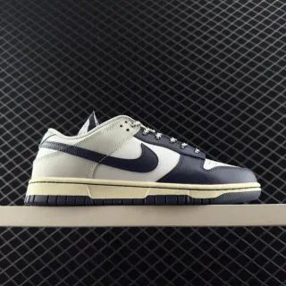 Nike Dunk Low बीज और नेवी जीवनशैली स्नीकर