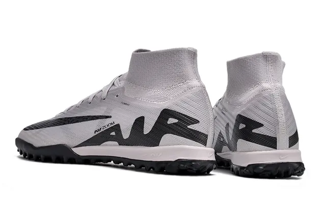Nike Chaussures de football turf avec upper de chaussette en maille gris et noir, avec overlays d'ondes synthétiques 4