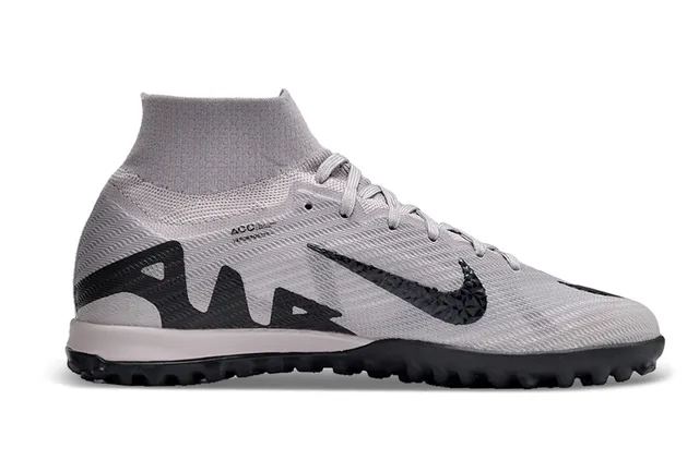 Nike Chaussures de football turf avec upper de chaussette en maille gris et noir, avec overlays d'ondes synthétiques 5