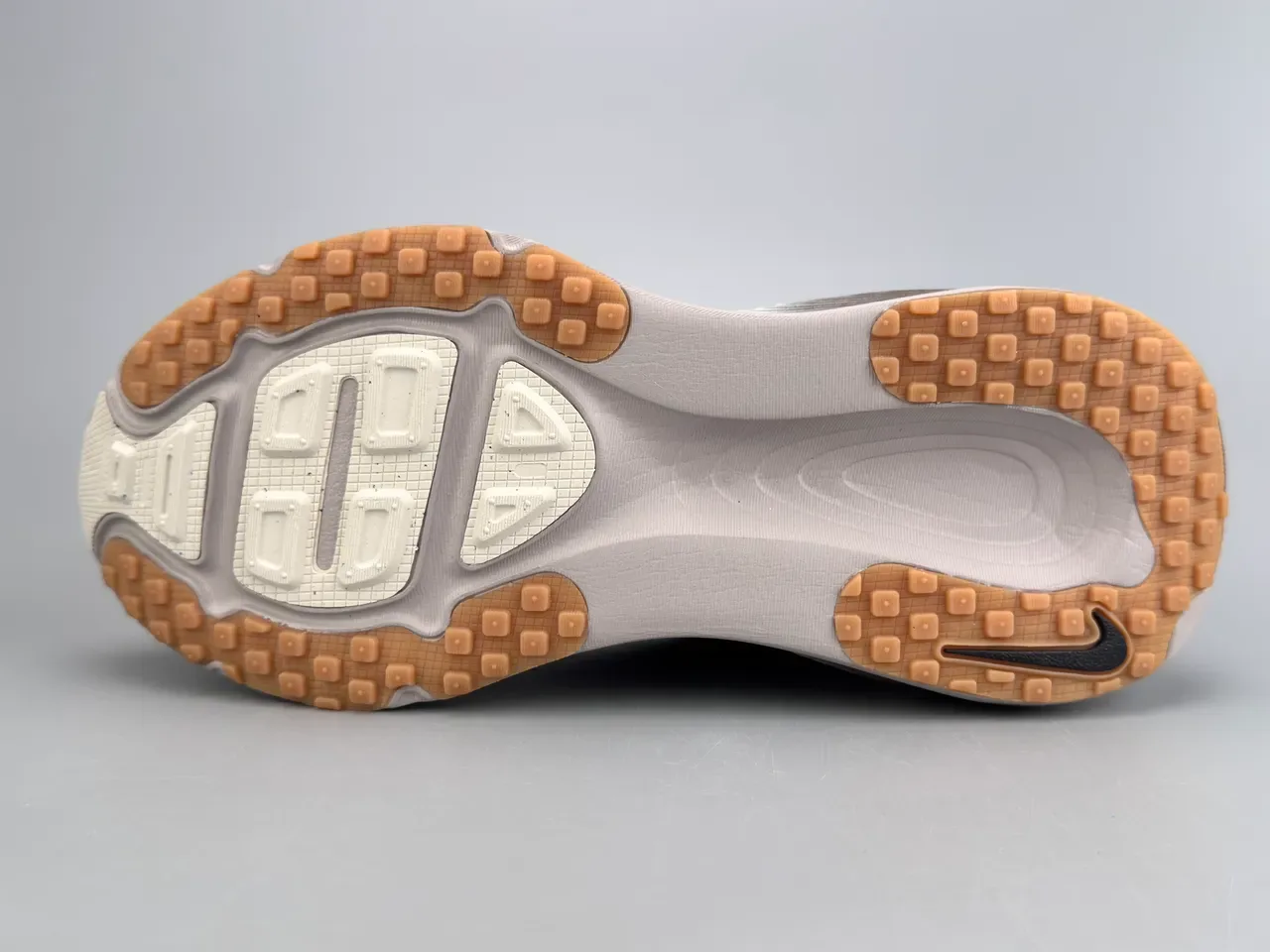 Nike Gray White Engineered Knit Upper Wave-Patterned ZoomX Midsole Running Shoes 8