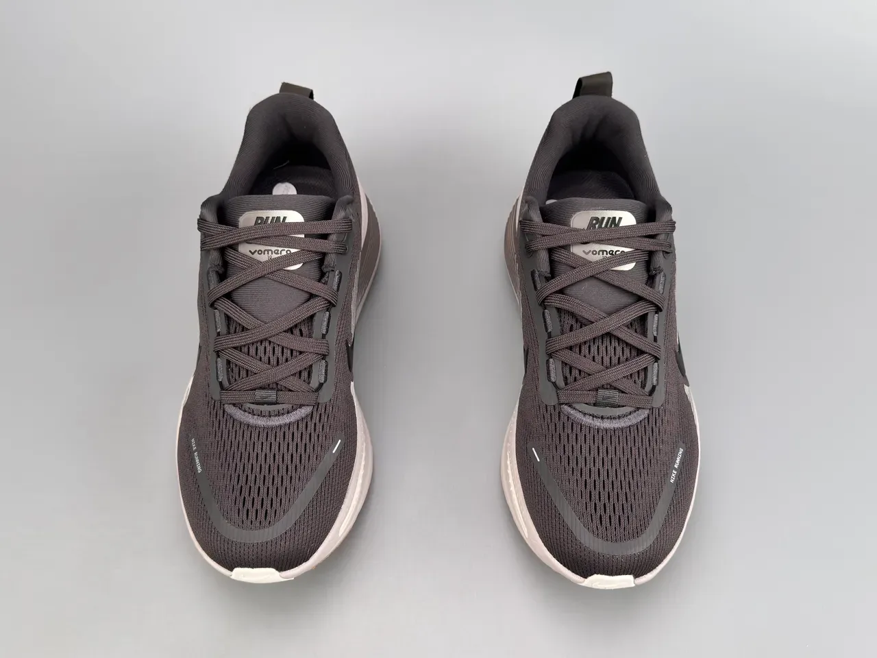 Nike Gray White Engineered Knit Upper Wave-Patterned ZoomX Midsole Running Shoes 9