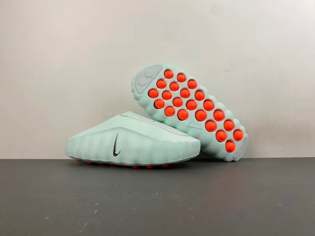 Nike Green Black Molded Foam Construction Scalloped Sole Edge Slippers 10