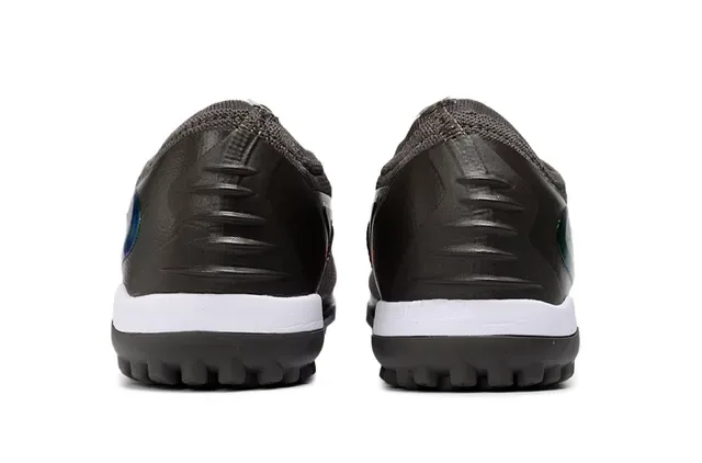 Nike GripPoint Noir et Vert Iridescent Turf Chaussures de Football 4