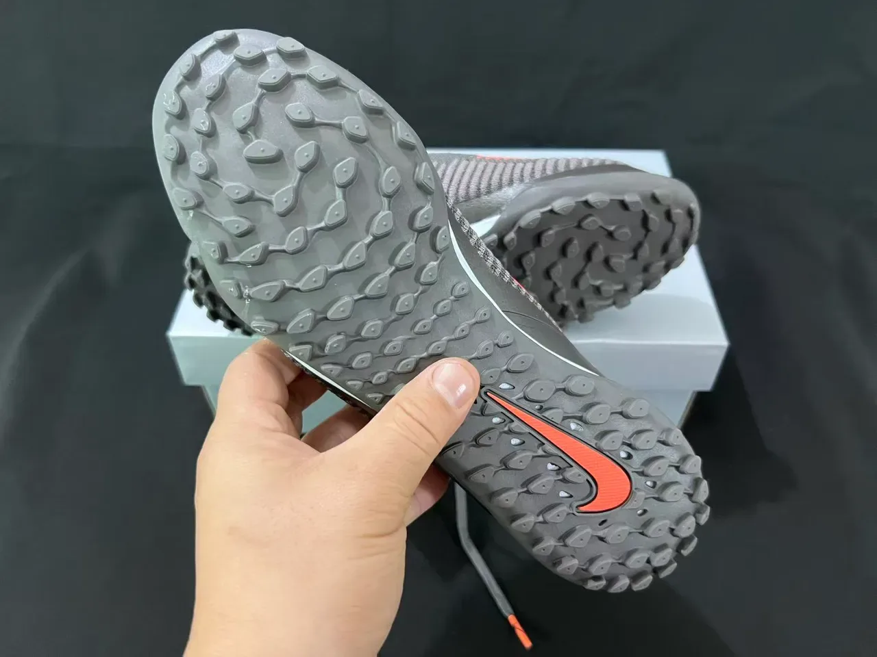 Nike GripPoint Noir et Vert Iridescent Turf Chaussures de Football 10