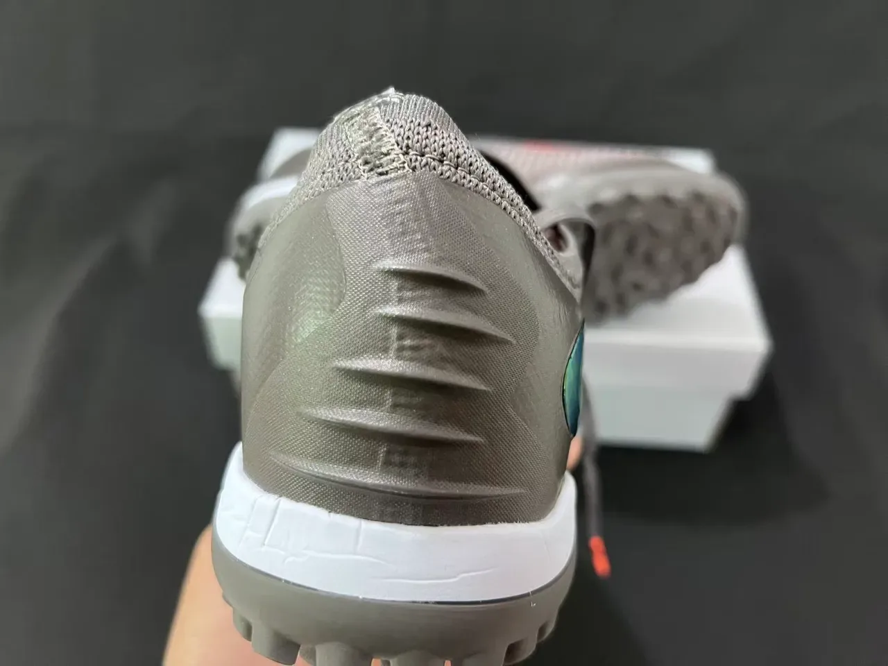 Nike GripPoint Noir et Vert Iridescent Turf Chaussures de Football 11