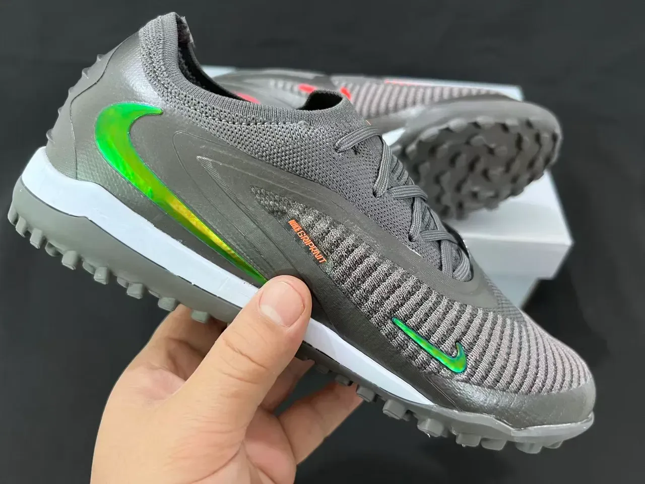 Nike GripPoint Noir et Vert Iridescent Turf Chaussures de Football 15