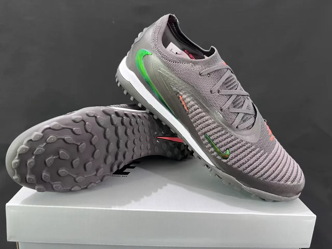 Nike GripPoint Noir et Vert Iridescent Turf Chaussures de Football 17