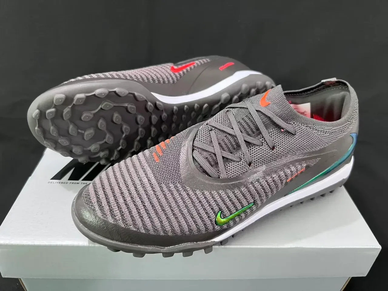 Nike GripPoint Noir et Vert Iridescent Turf Chaussures de Football 18
