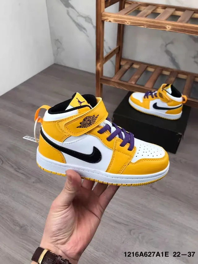 Nike Multicolor High-Top Leather Upper Basketball Shoes 18