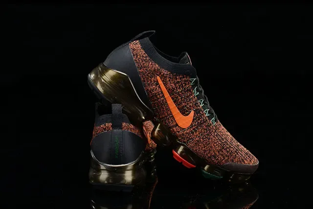 Nike Tênis de Corrida com Upper de Malha Multicolor Laranja e Air Cushioning Visível 11