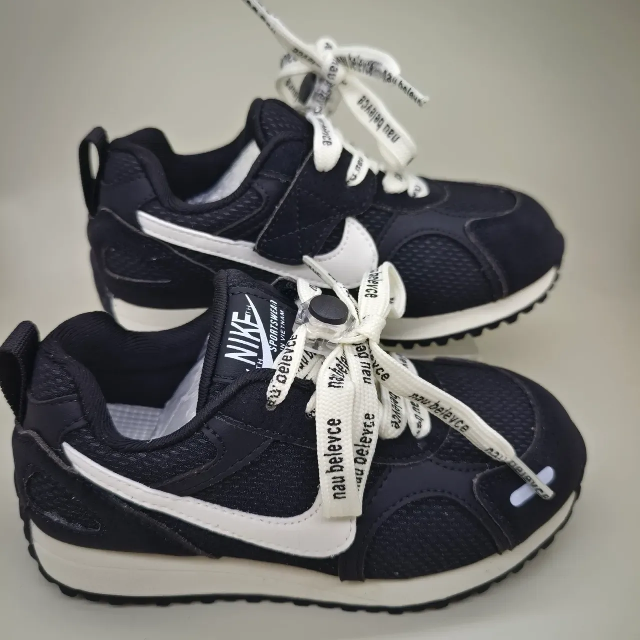 Nike Navy Yellow Retro-Inspired Low-Top Sneakers 10