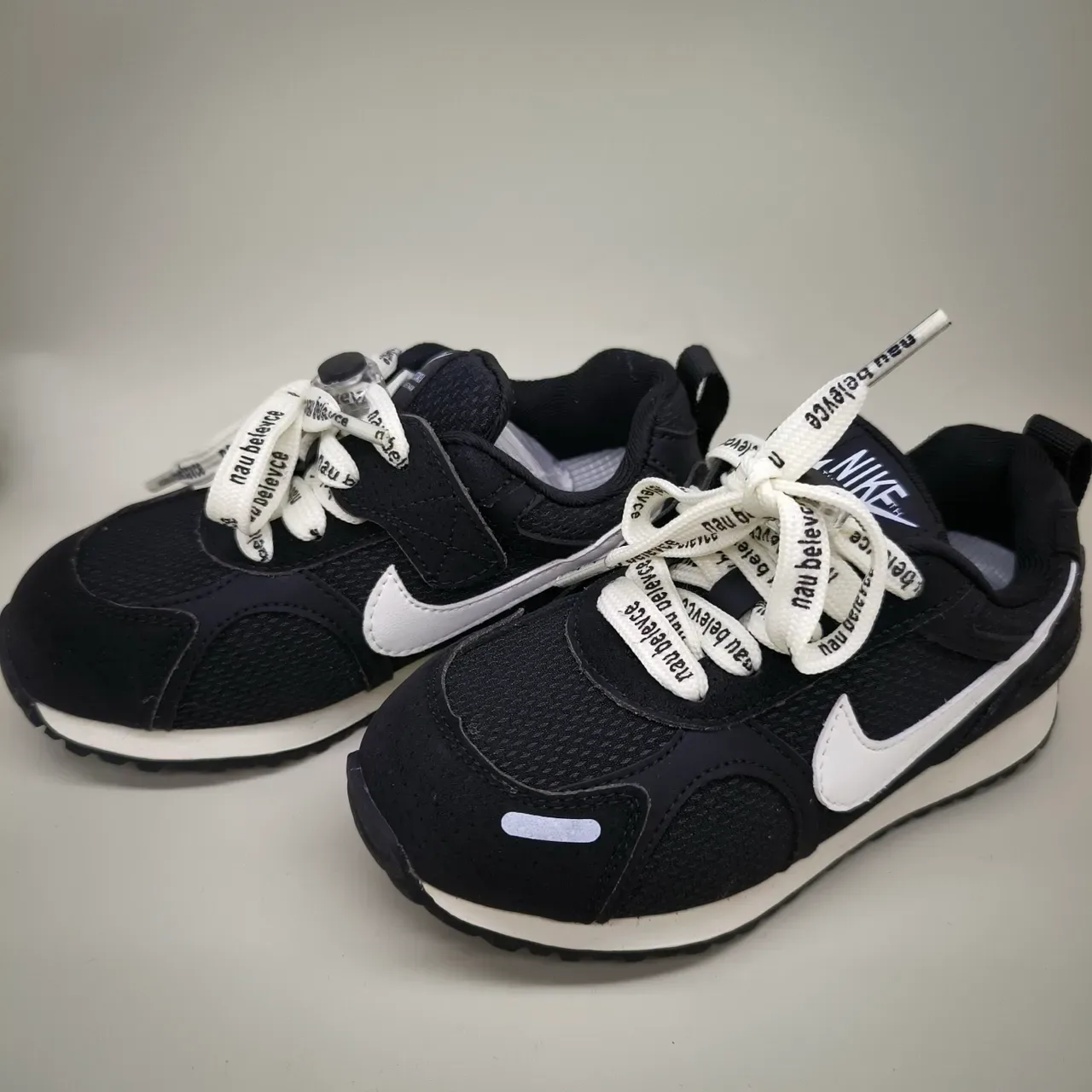 Nike Navy Yellow Retro-Inspired Low-Top Sneakers 11