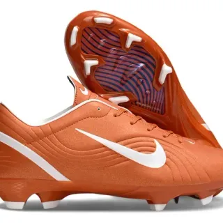 Nike برتقالي وأبيض أحذية كرة القدم للأرض الصلبة
