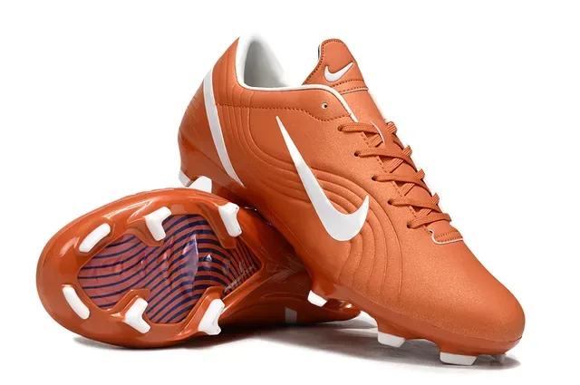 Nike برتقالي وأبيض أحذية كرة القدم للأرض الصلبة 2