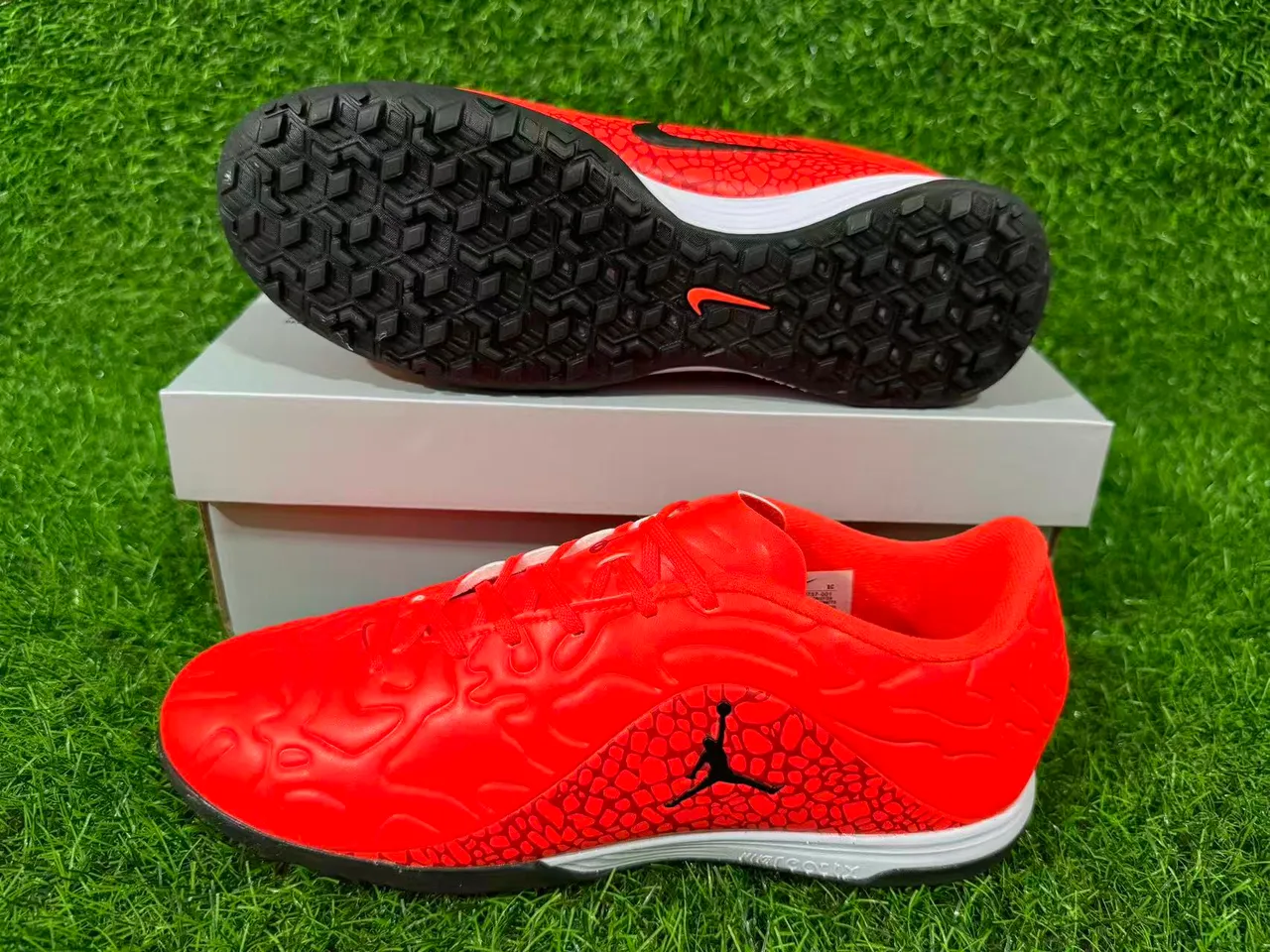 Nike Orange Black Sculpted Synthetic Upper Textured Overlay Pattern Turf Soccer Shoes 5