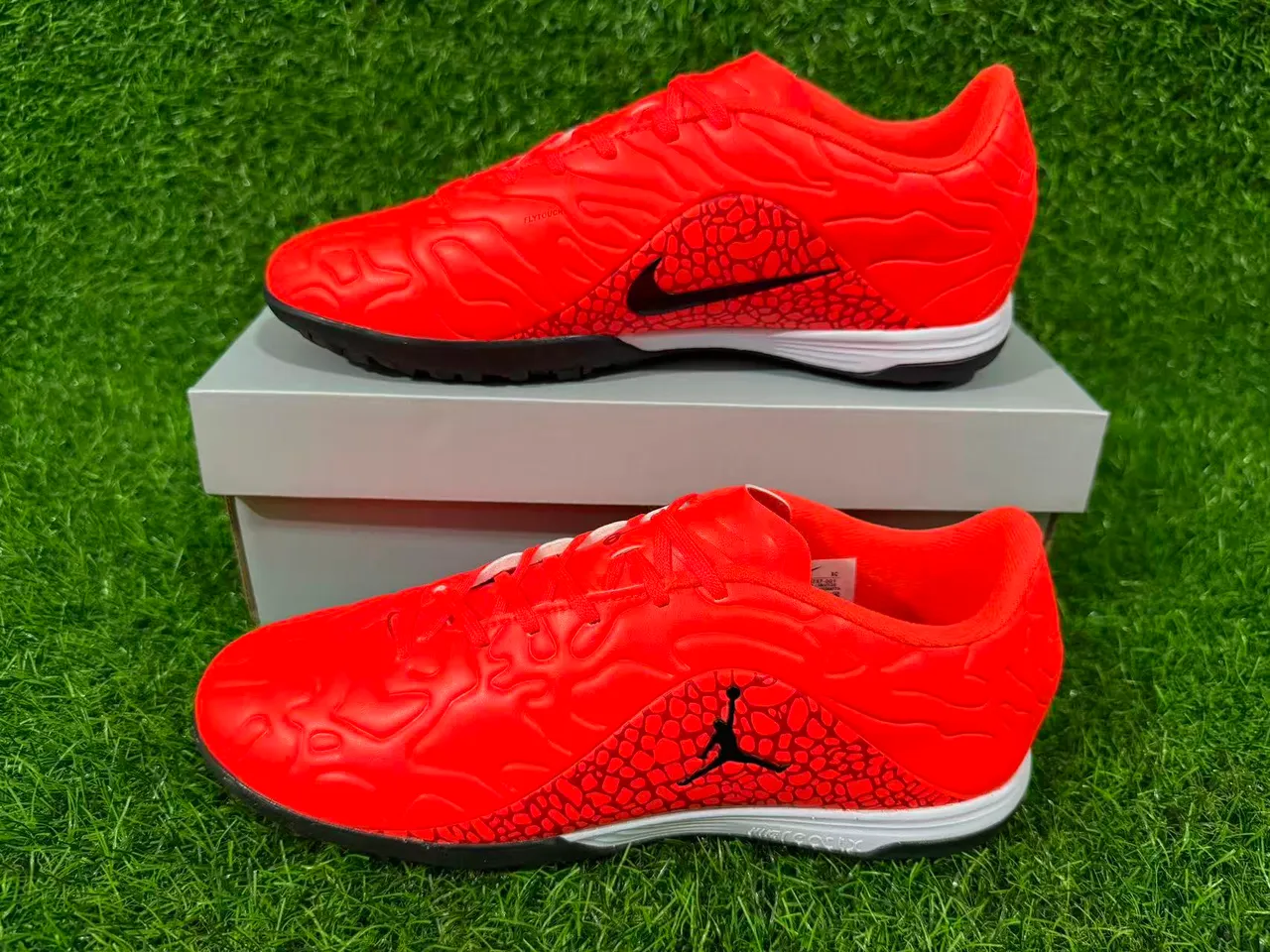 Nike Orange Black Sculpted Synthetic Upper Textured Overlay Pattern Turf Soccer Shoes 6