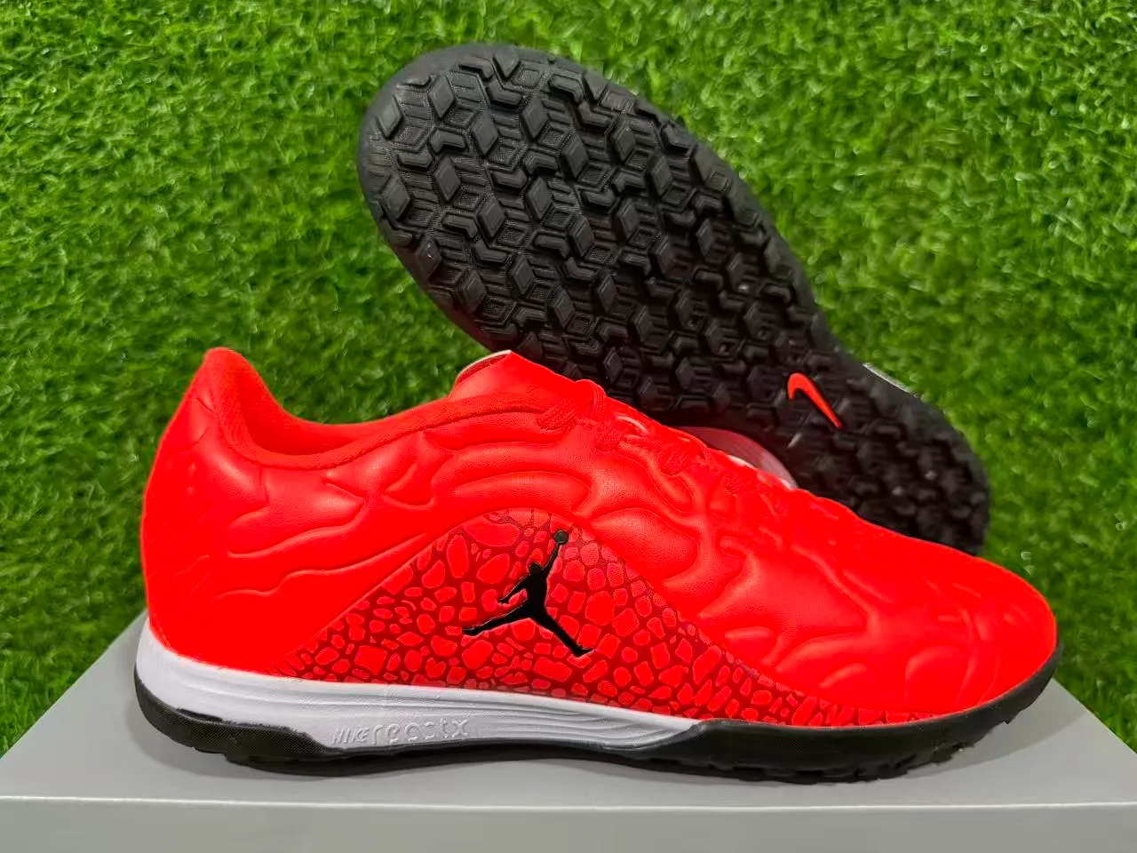 Nike Orange Black Sculpted Synthetic Upper Textured Overlay Pattern Turf Soccer Shoes 10