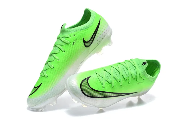 Nike Phantom GT Green White Low-Cut Knit Upper Asymmetric Lacing Firm-Ground Soccer Shoes 2