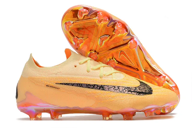 Nike Phantom GT Sapatos de futebol Laranja com upper multicolor em knit, sola iridiscente para gramado firme 1