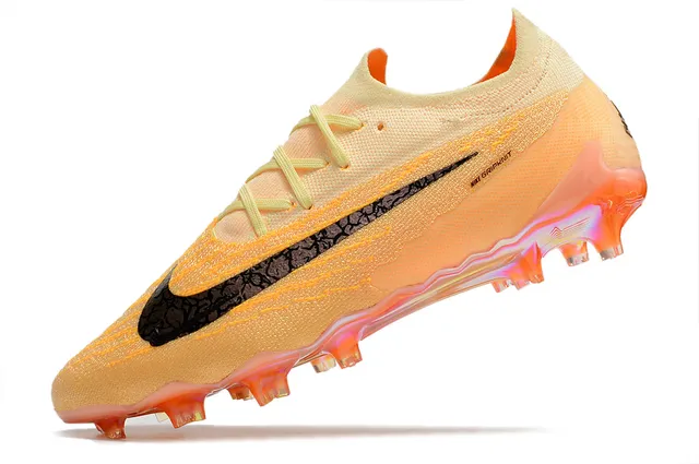 Nike Phantom GT Sapatos de futebol Laranja com upper multicolor em knit, sola iridiscente para gramado firme 4