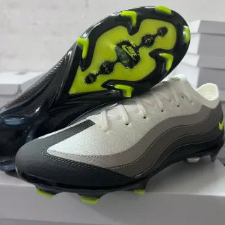 Nike Phantom GT White Gray Low-Cut Lace-Up Firm-Ground Soccer Shoes