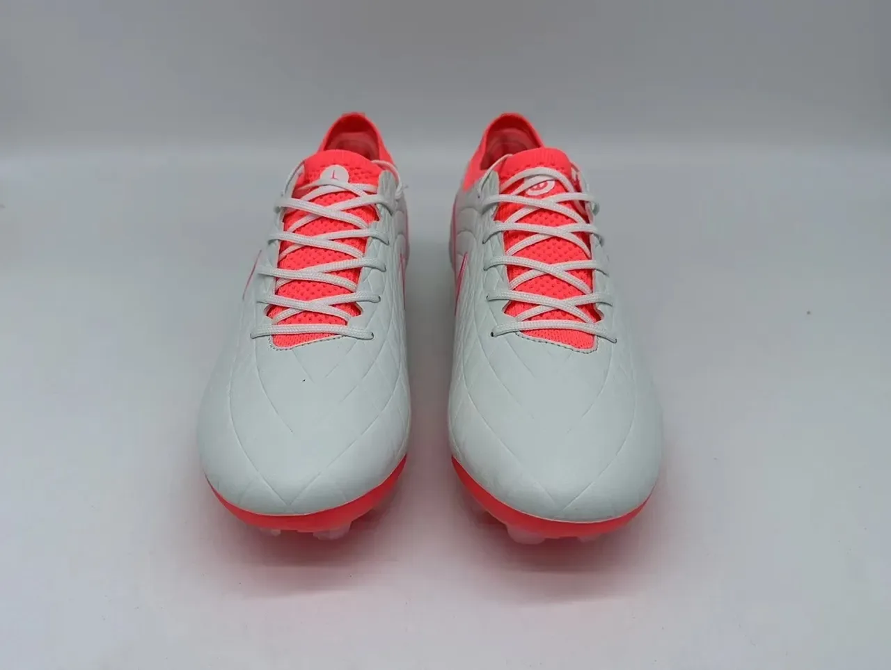 Nike Phantom GT Sapatos de Futebol Branco Rosa Upper Texturizado de Diamante Quiltado Base Firm-Ground 4