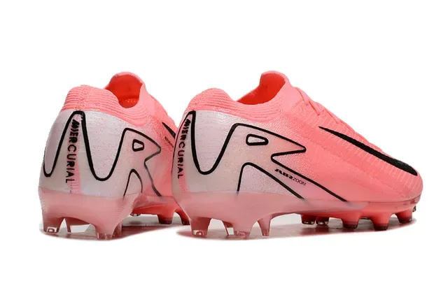 Nike Chaussures de football en maille rose et noir, coupe basse, surface ferme 5