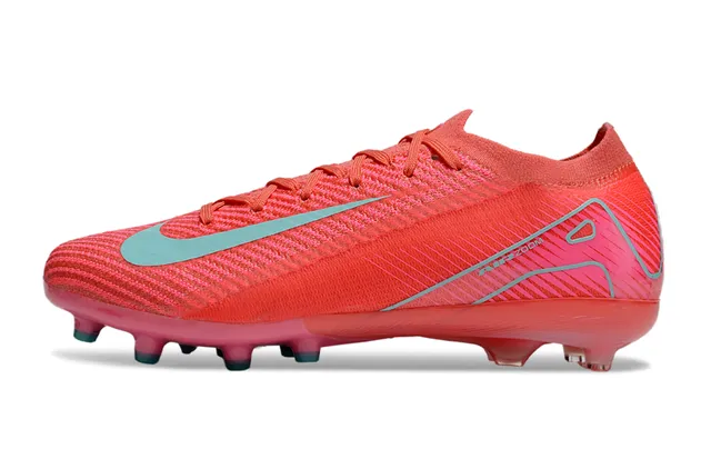 Nike Chaussures de football avec upper en tricot rose et bleu, col avec ajustement dynamique, pour terrain ferme 7