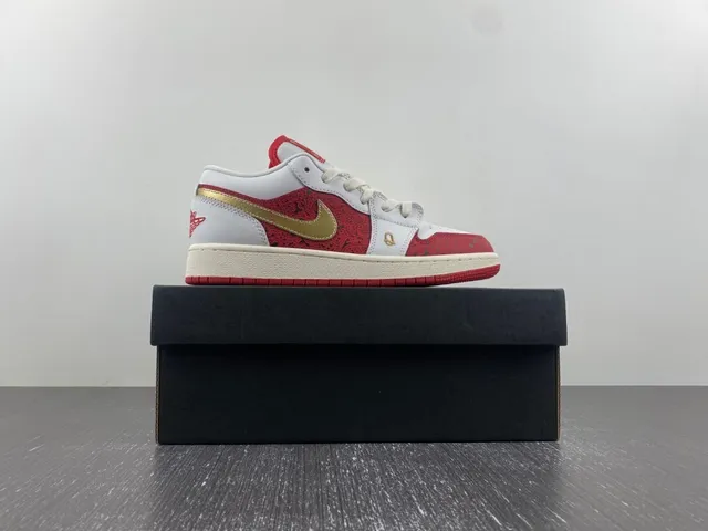Nike Red Gold Low-Top Cupsole Lifestyle Sneakers 14