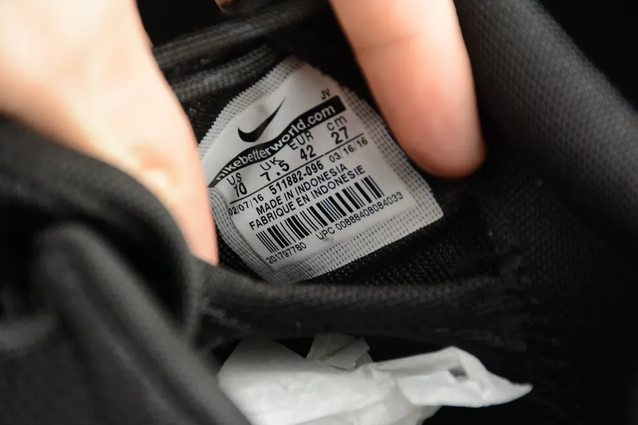 Nike Roshe One Black Metallic Gray Lifestyle Sneakers 4