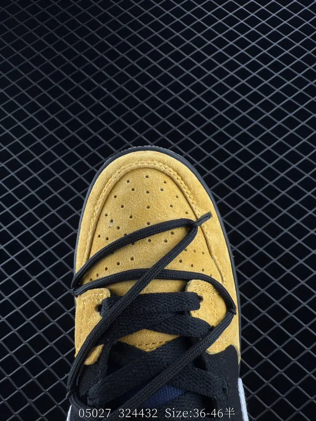 Nike SB Dunk Low Chaussures de skate noir et jaune en daim 3