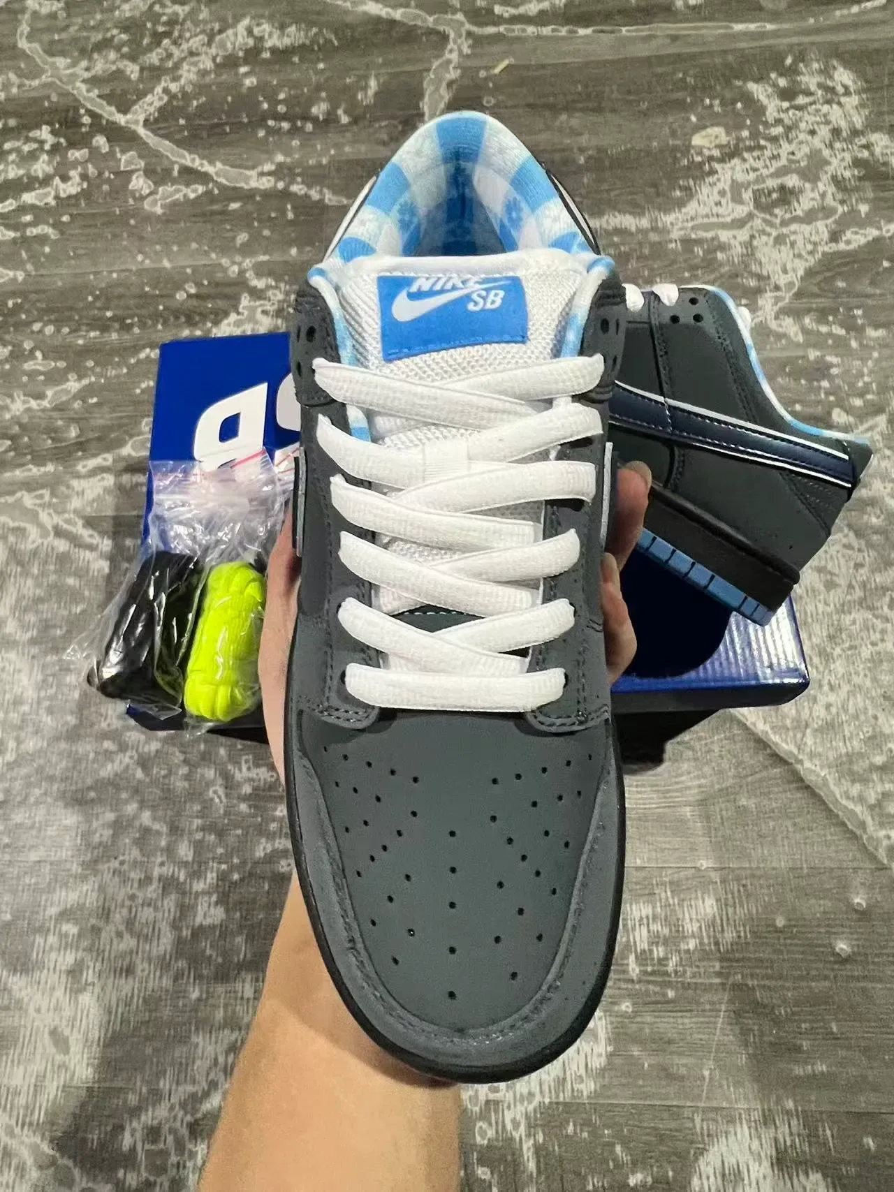 耐克 SB Dunk Low 灰蓝勾滑板鞋 3