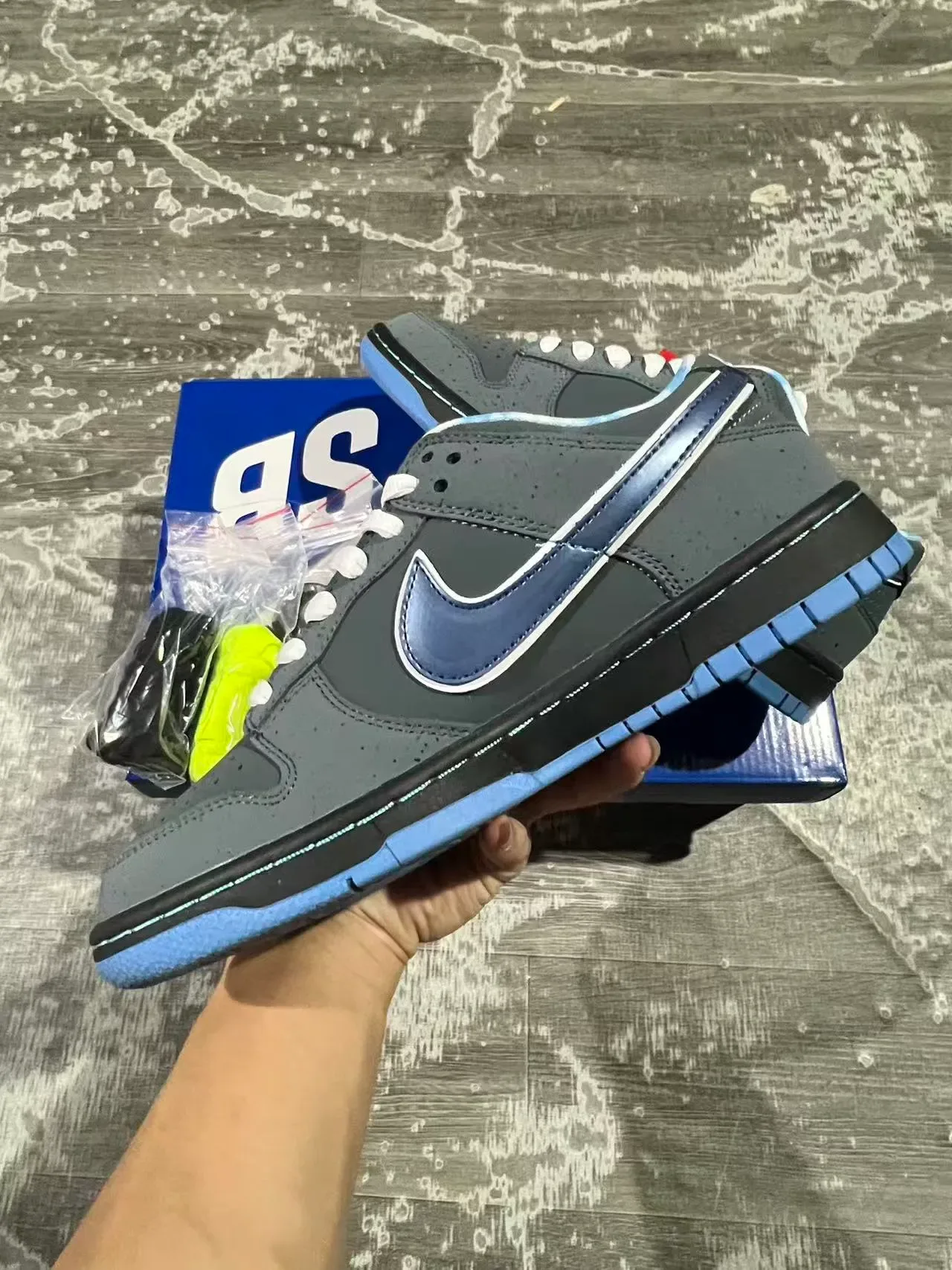 耐克 SB Dunk Low 灰蓝勾滑板鞋 5