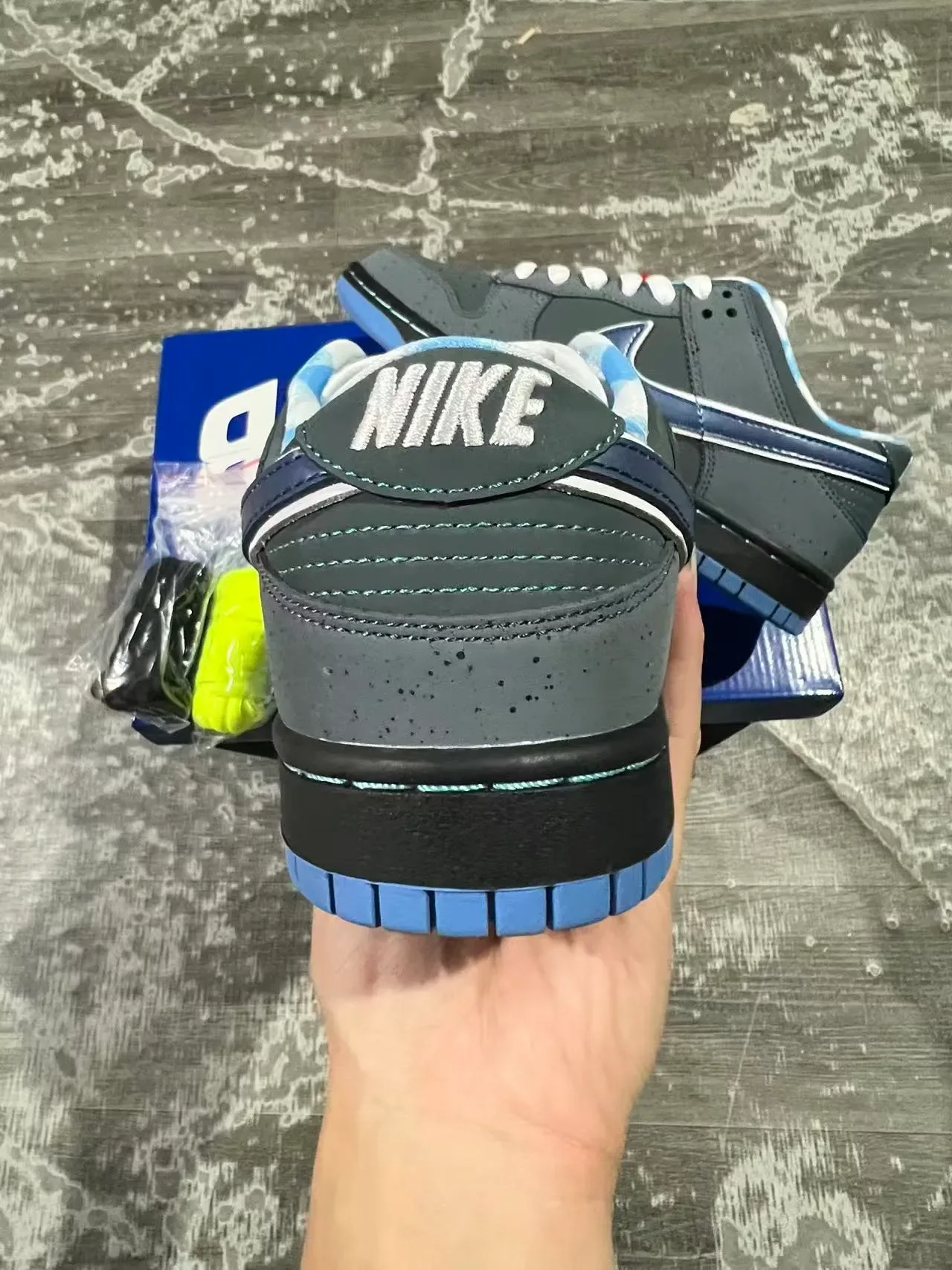 耐克 SB Dunk Low 灰蓝勾滑板鞋 8