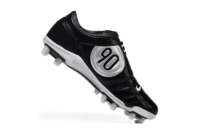 Nike Total 90 III Preto e Branco Sol Firme Sapatos de Futebol 3