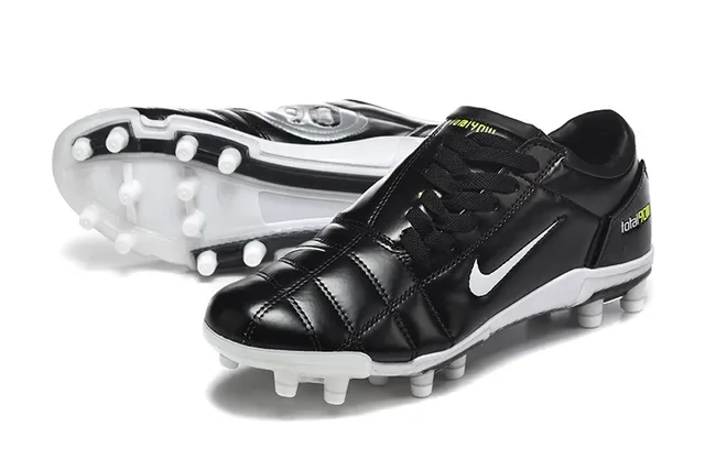 Nike Total 90 III Preto e Branco Sol Firme Sapatos de Futebol 6