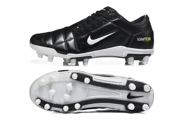 Nike Total 90 III Preto e Branco Sol Firme Sapatos de Futebol 9