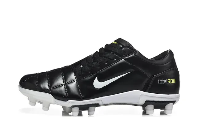 Nike Total 90 III Preto e Branco Sol Firme Sapatos de Futebol 10