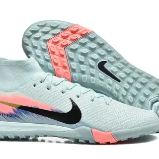 Nike United Zapatillas de fútbol para césped Azul Rosa con ajuste tipo calcetín de punto, upper con cuello de corte medio
