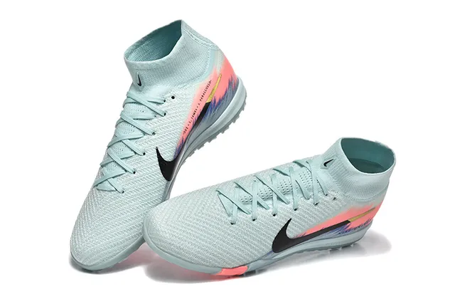Nike United Chaussures de soccer pour pelouse Bleu Rose avec Collet en Knit ajusté comme une chaussette, upper mid-cut collar 2