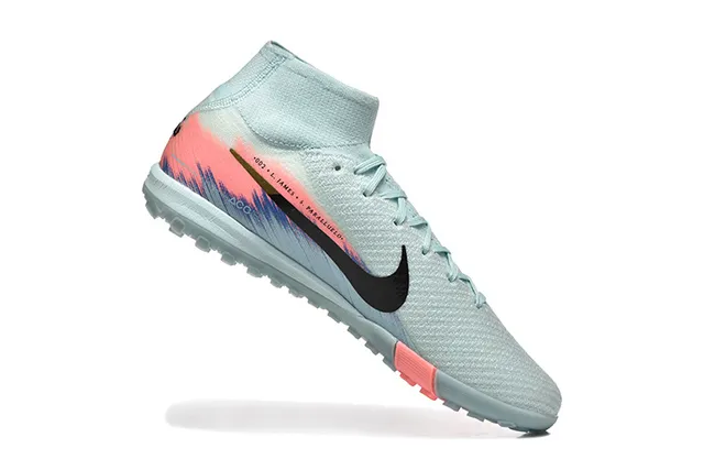 Nike United Chaussures de soccer pour pelouse Bleu Rose avec Collet en Knit ajusté comme une chaussette, upper mid-cut collar 3