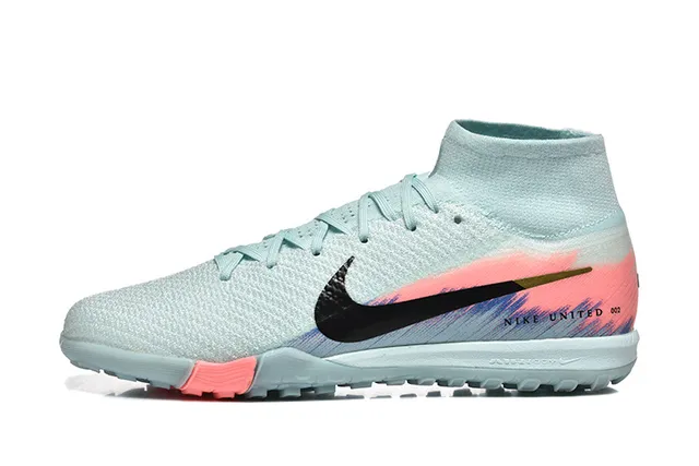 Nike United Chaussures de soccer pour pelouse Bleu Rose avec Collet en Knit ajusté comme une chaussette, upper mid-cut collar 10