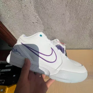 Nike White and Purple Embroidered Swoosh High-Top Basketball Shoes