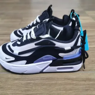 Nike সাদা কালো স্তরযুক্ত সিন্থেটিক পিন্জরা তরঙ্গ-কনটুর্ড মিডসোল লাইফস্টাইল স্নিকার্স