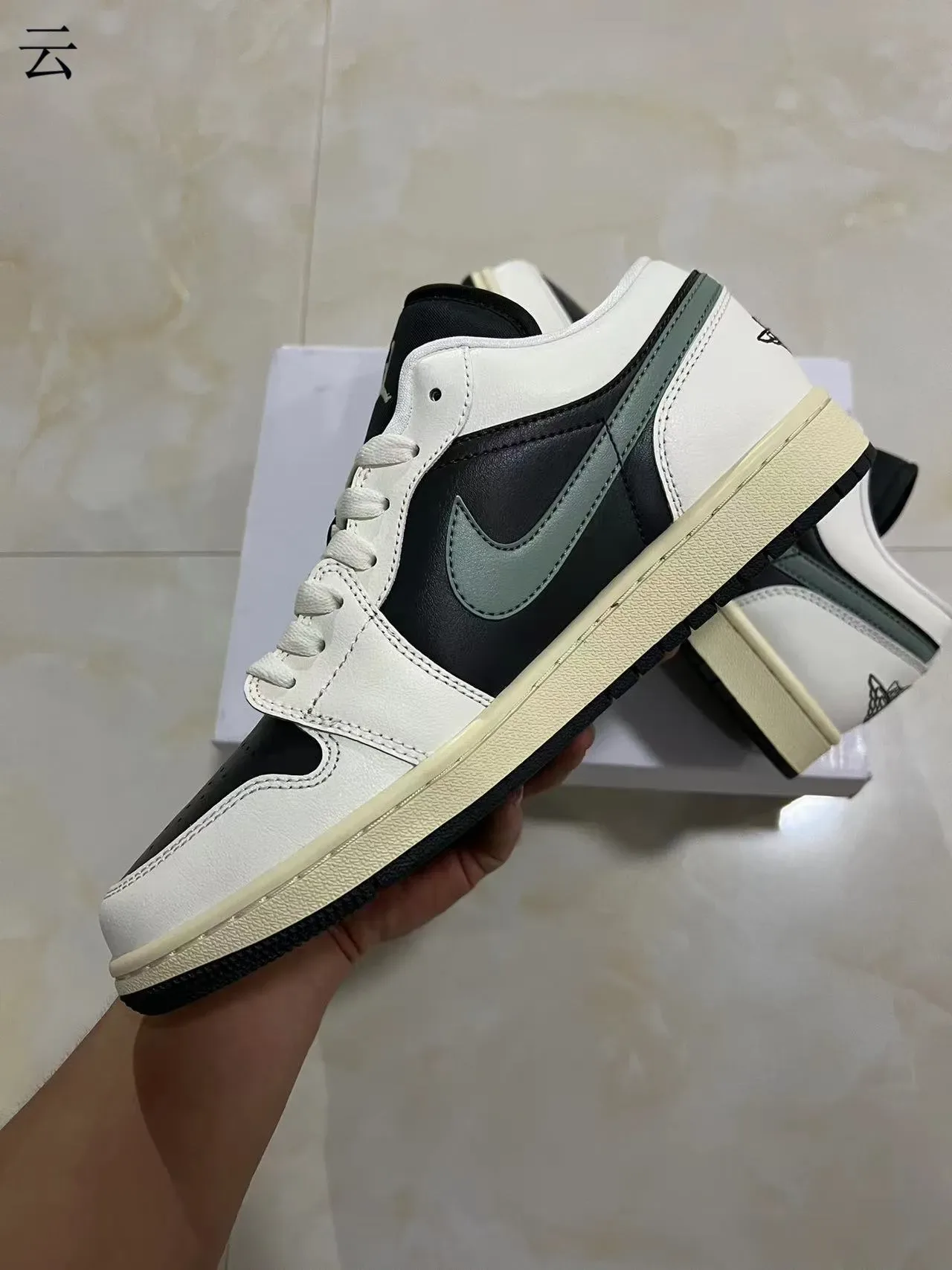 Nike White Black Low-Top Leather Upper Lifestyle Sneakers 5